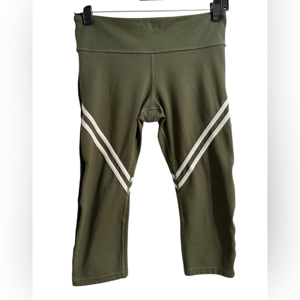 GapFit Blackout Technology green cropped athletic leggings Size S Petite pocket